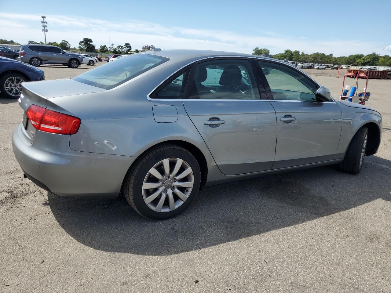 2010 Audi A4 Premium Plus - Фото 3