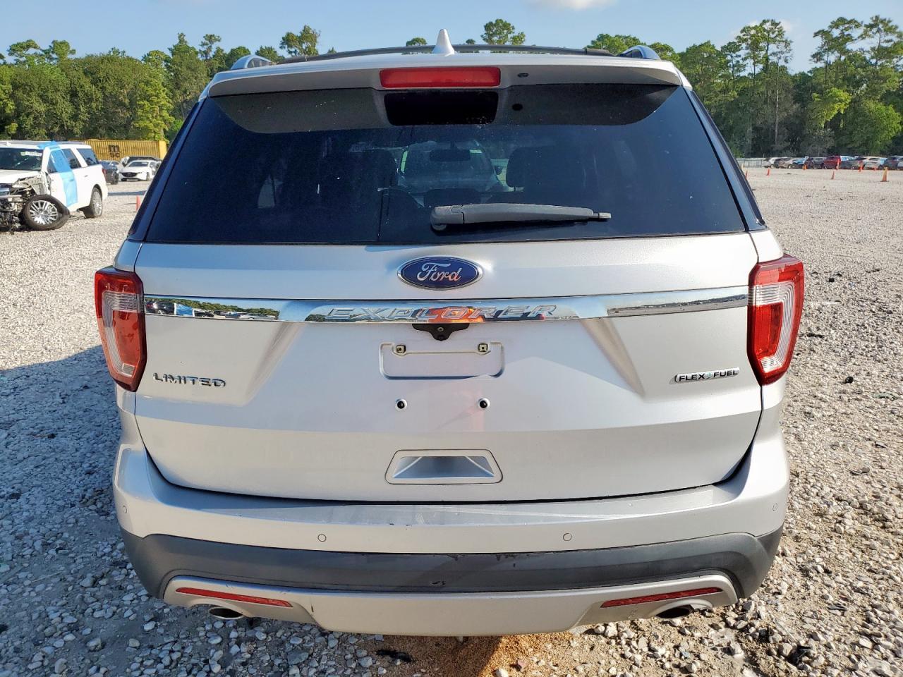 2016 Ford Explorer Limited - Image 6