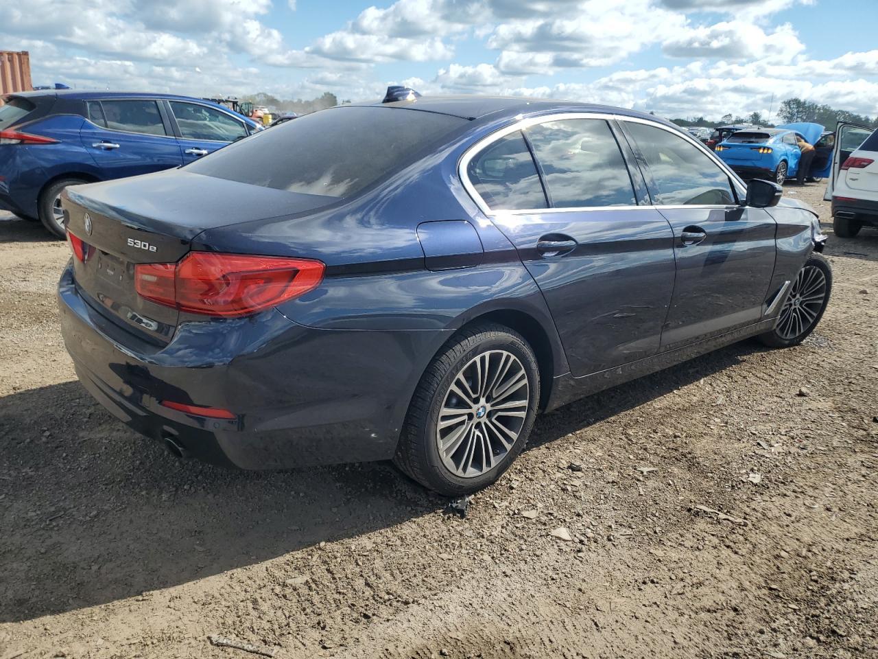 2020 BMW 530Xe - Фото 3