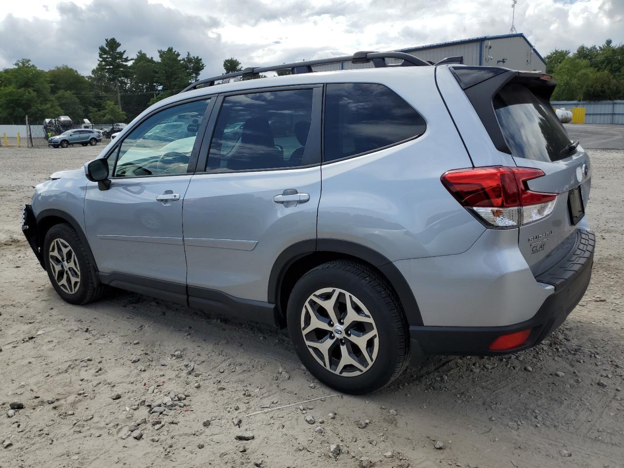 2024 Subaru Forester Premium - Image 2