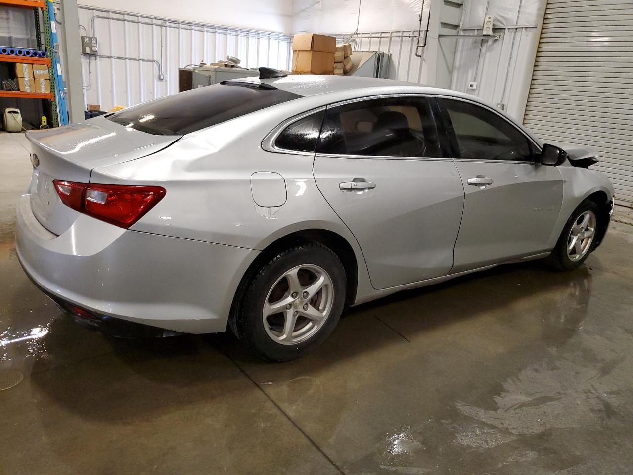 2017 Chevrolet Malibu Ls - Фото 3