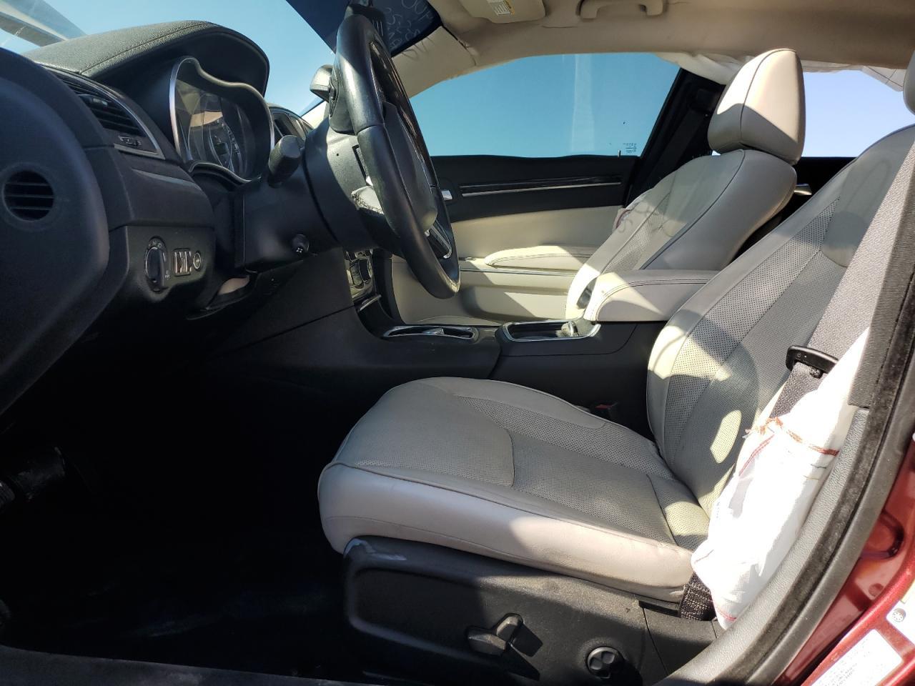 2016 Chrysler 300C - Фото 7