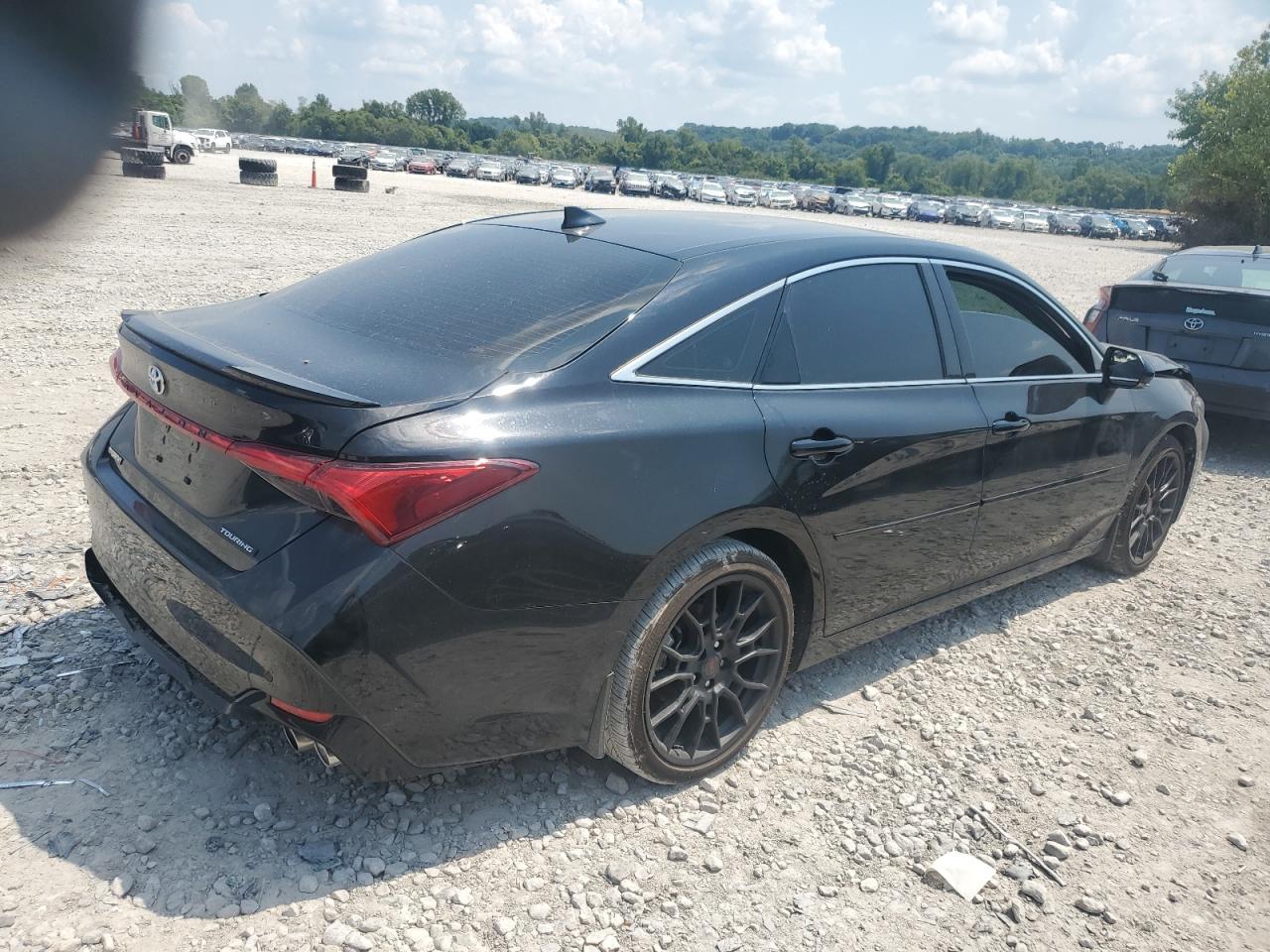 2022 Toyota Avalon Touring - Image 3