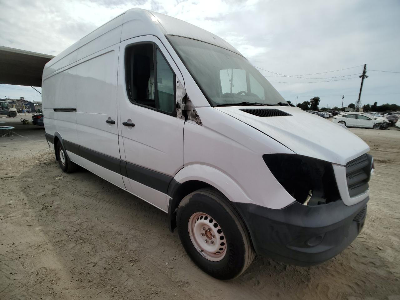 2015 Mercedes-Benz Sprinter 2500 - Image 4