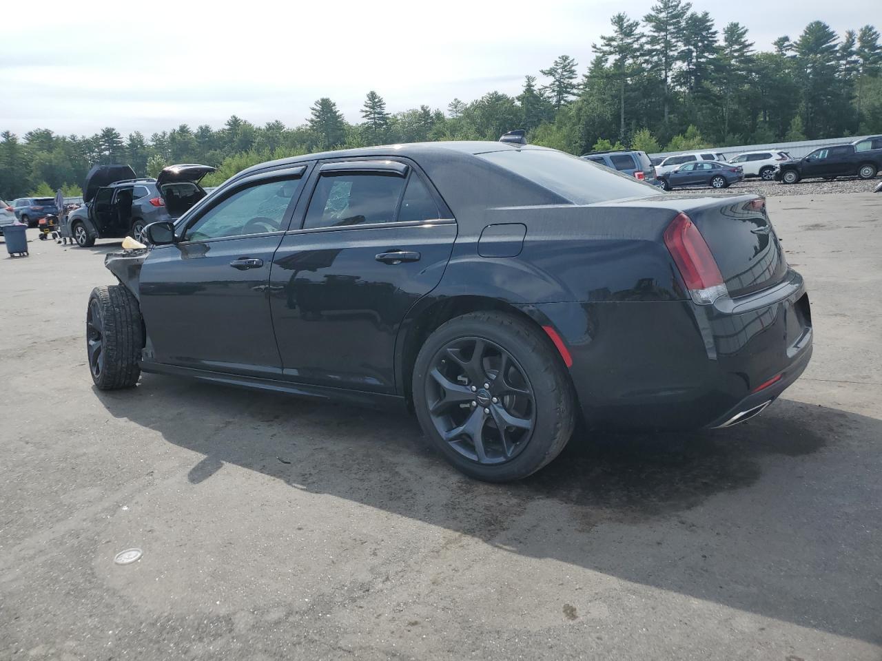 2022 Chrysler 300 Touring L - Image 2