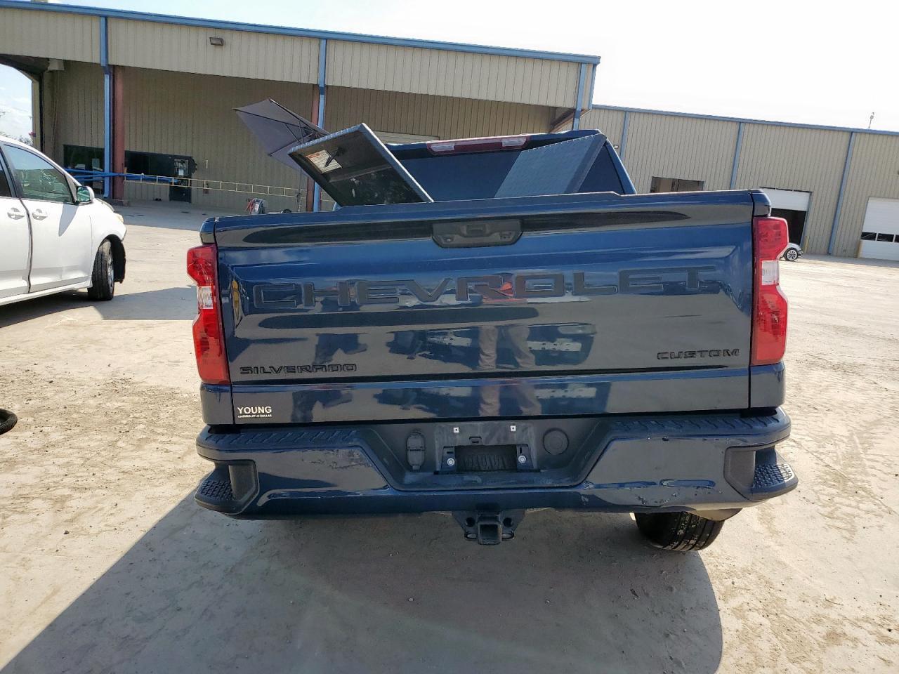 2023 Chevrolet Silverado K1500 Custom - Фото 6