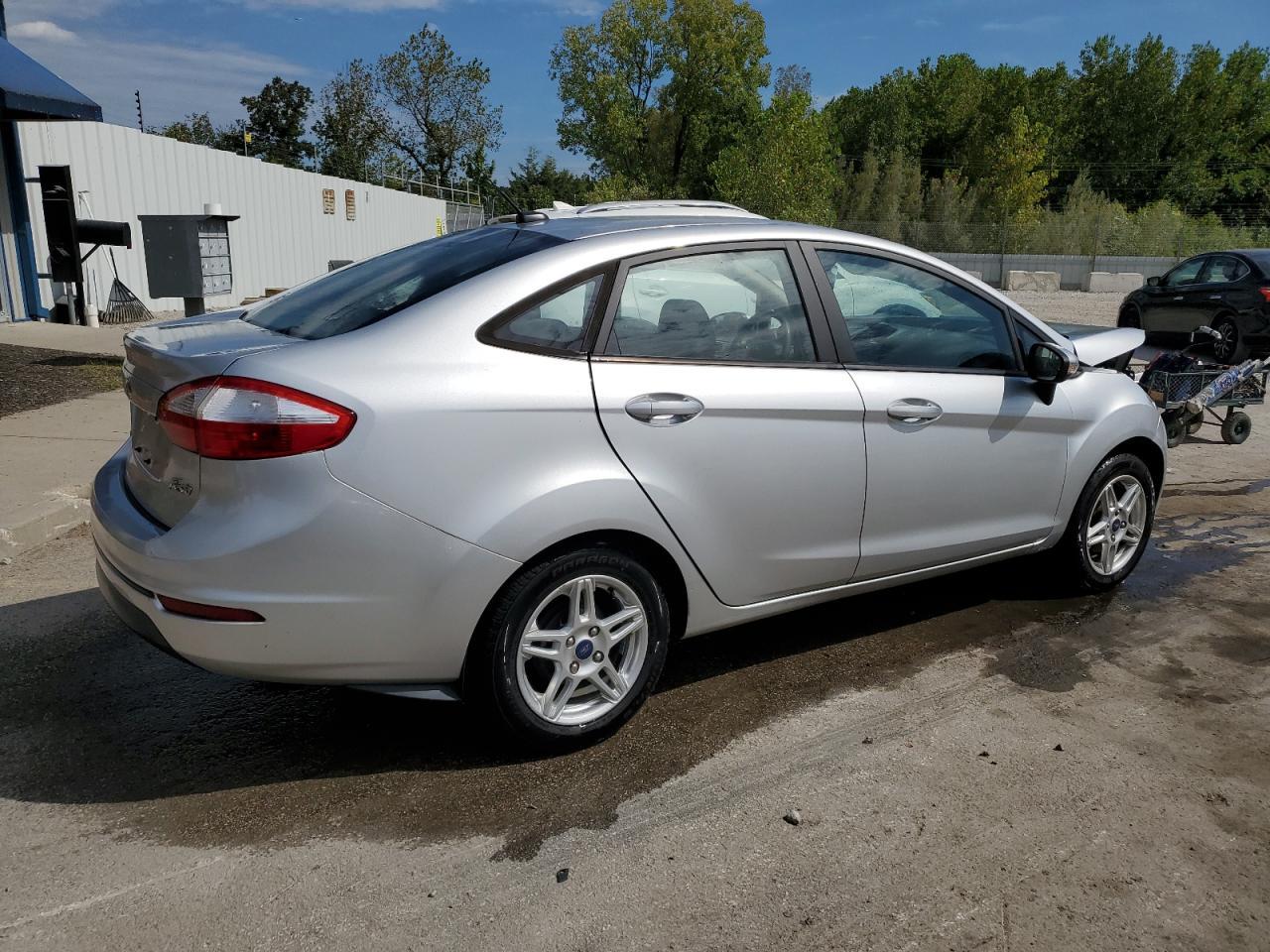 2017 Ford Fiesta Se - Фото 3