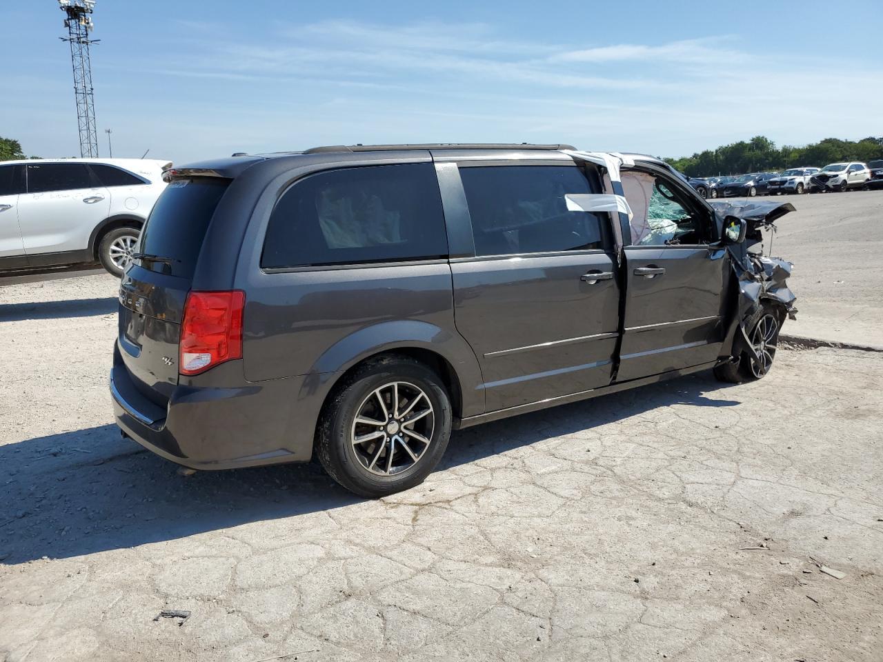 2015 Dodge Grand Caravan R/T - Image 3