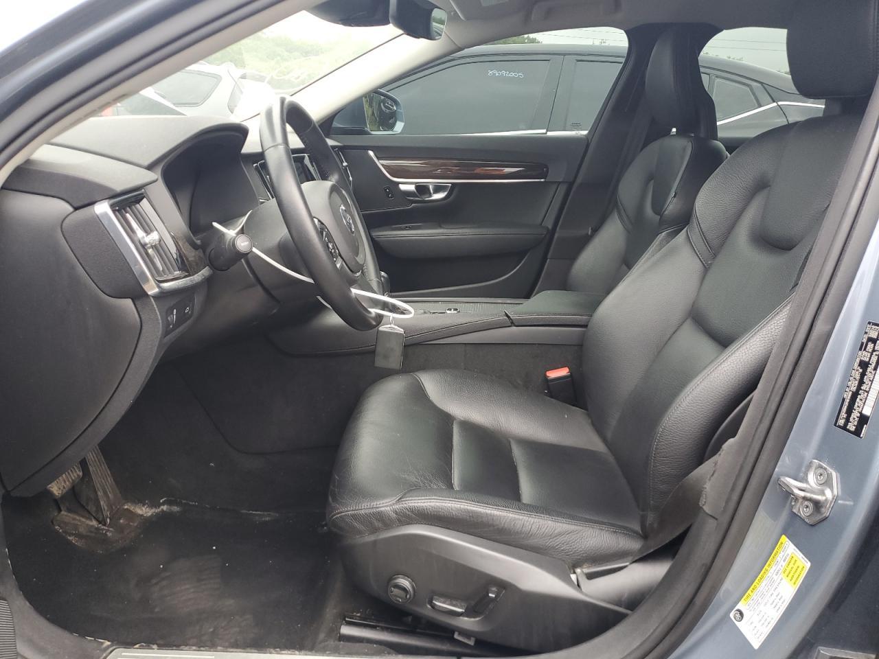 2017 Volvo S90 T6 Momentum - Image 7