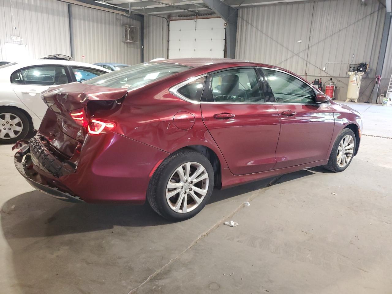 2015 Chrysler 200 Limited - Фото 3