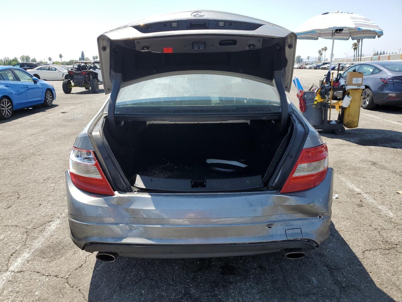 2011 Mercedes-Benz C 300 - Фото 6