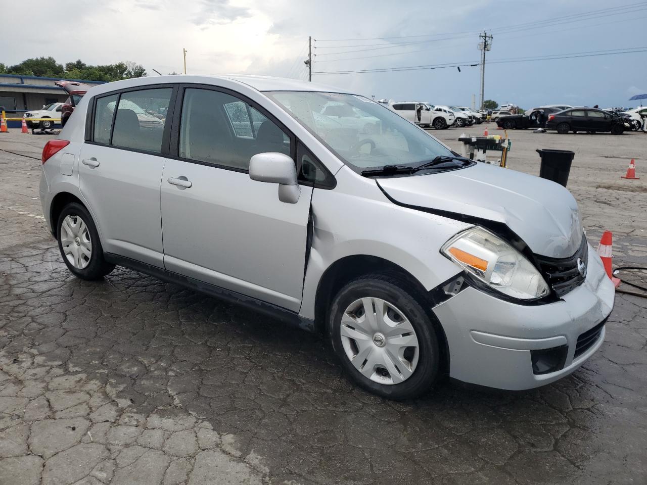2011 Nissan Versa S - Фото 4