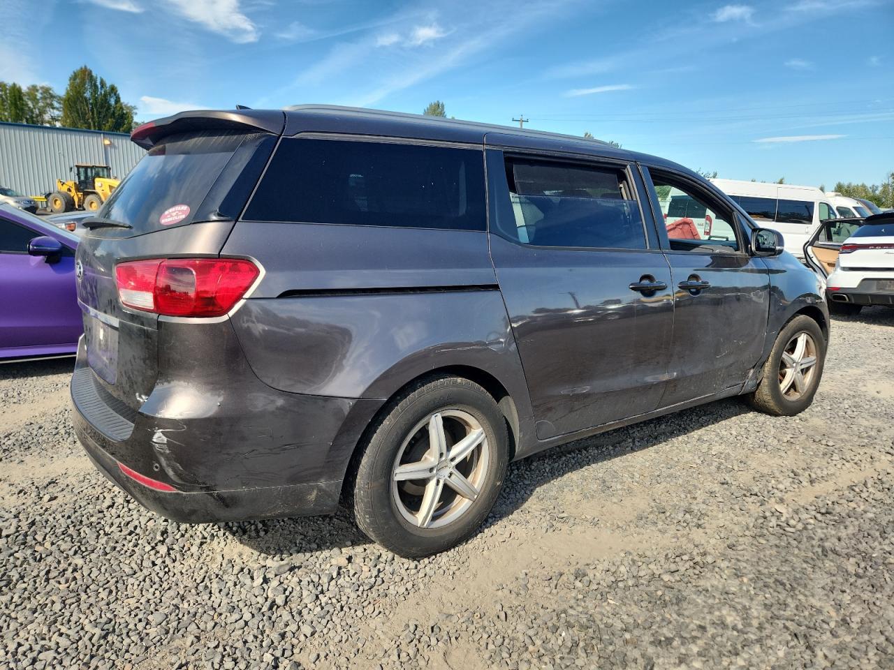 2016 Kia Sedona Lx - Image 3