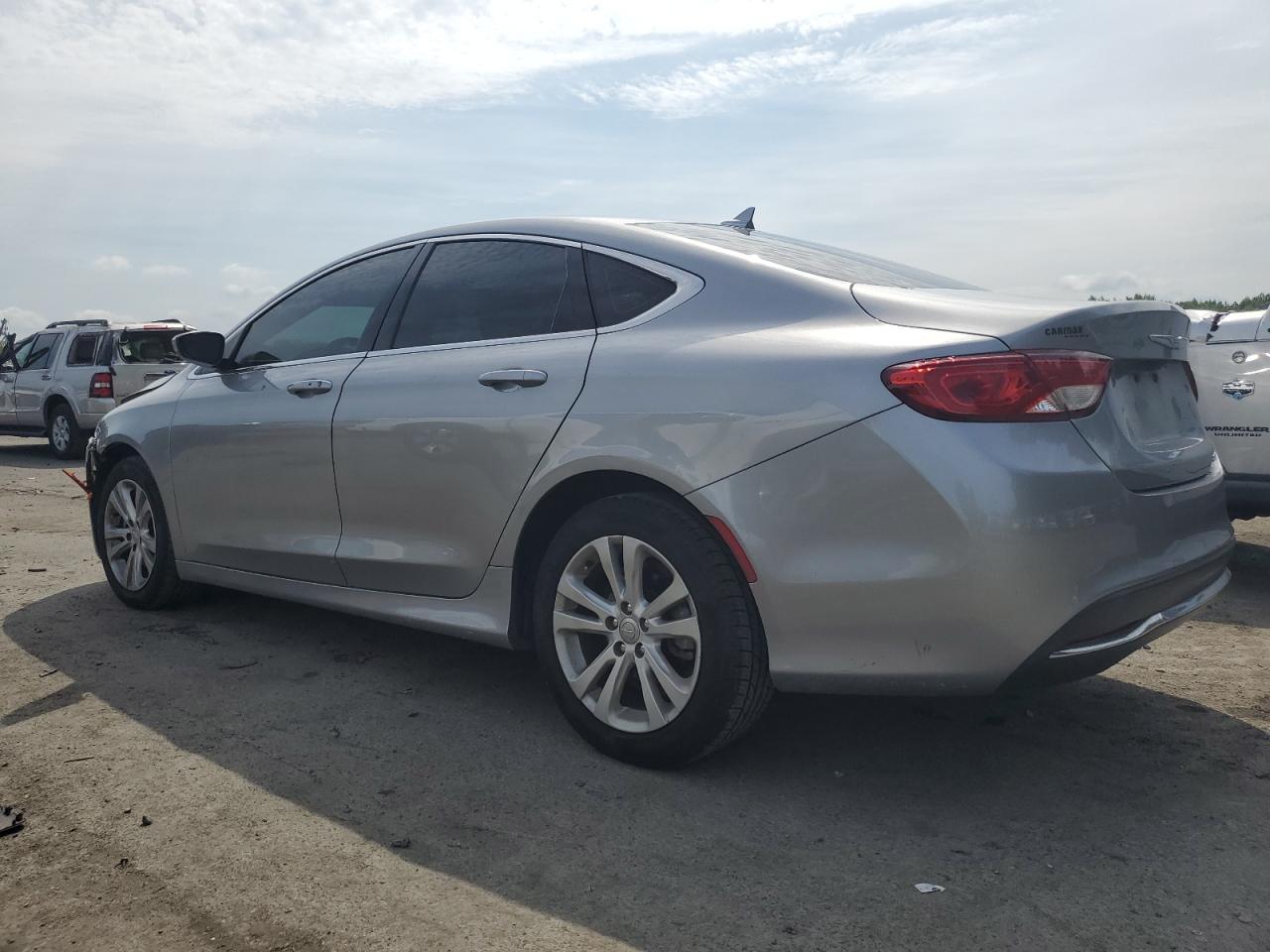 2016 Chrysler 200 Limited - Фото 2