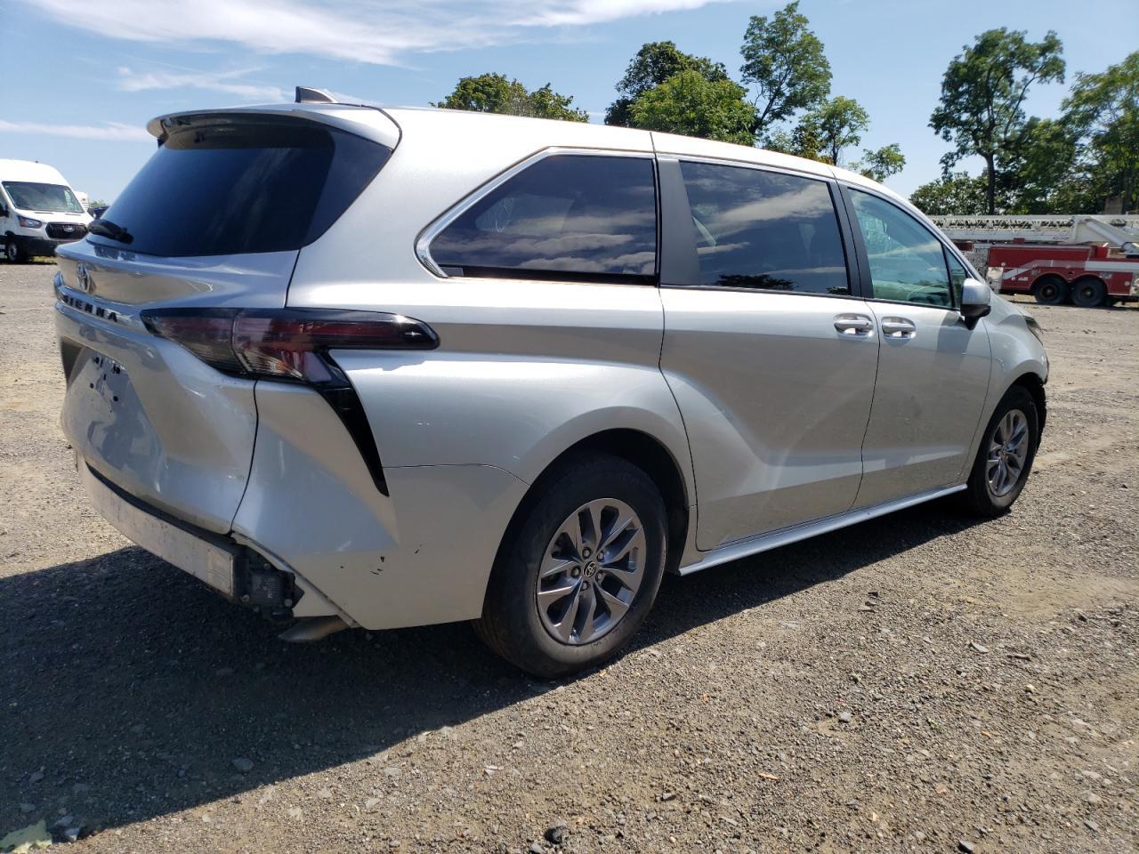 2023 Toyota Sienna Le - Фото 3