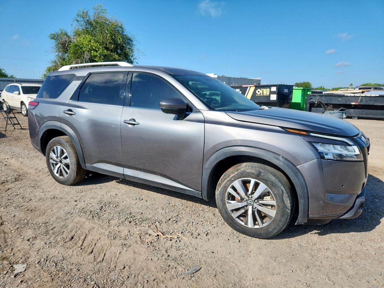 2023 Nissan Pathfinder Sl - Image 4