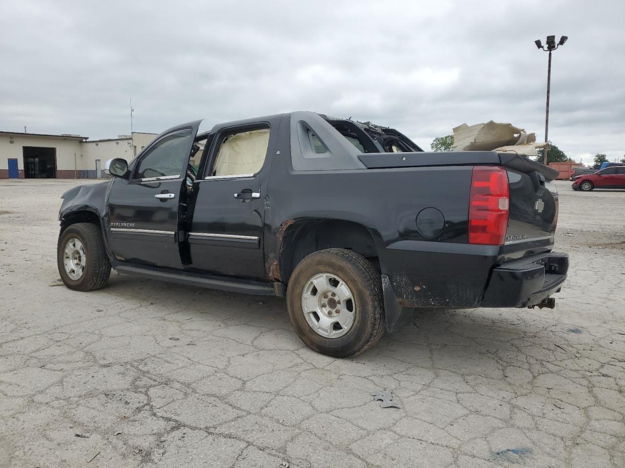 2010 Chevrolet Avalanche Ls - Фото 2