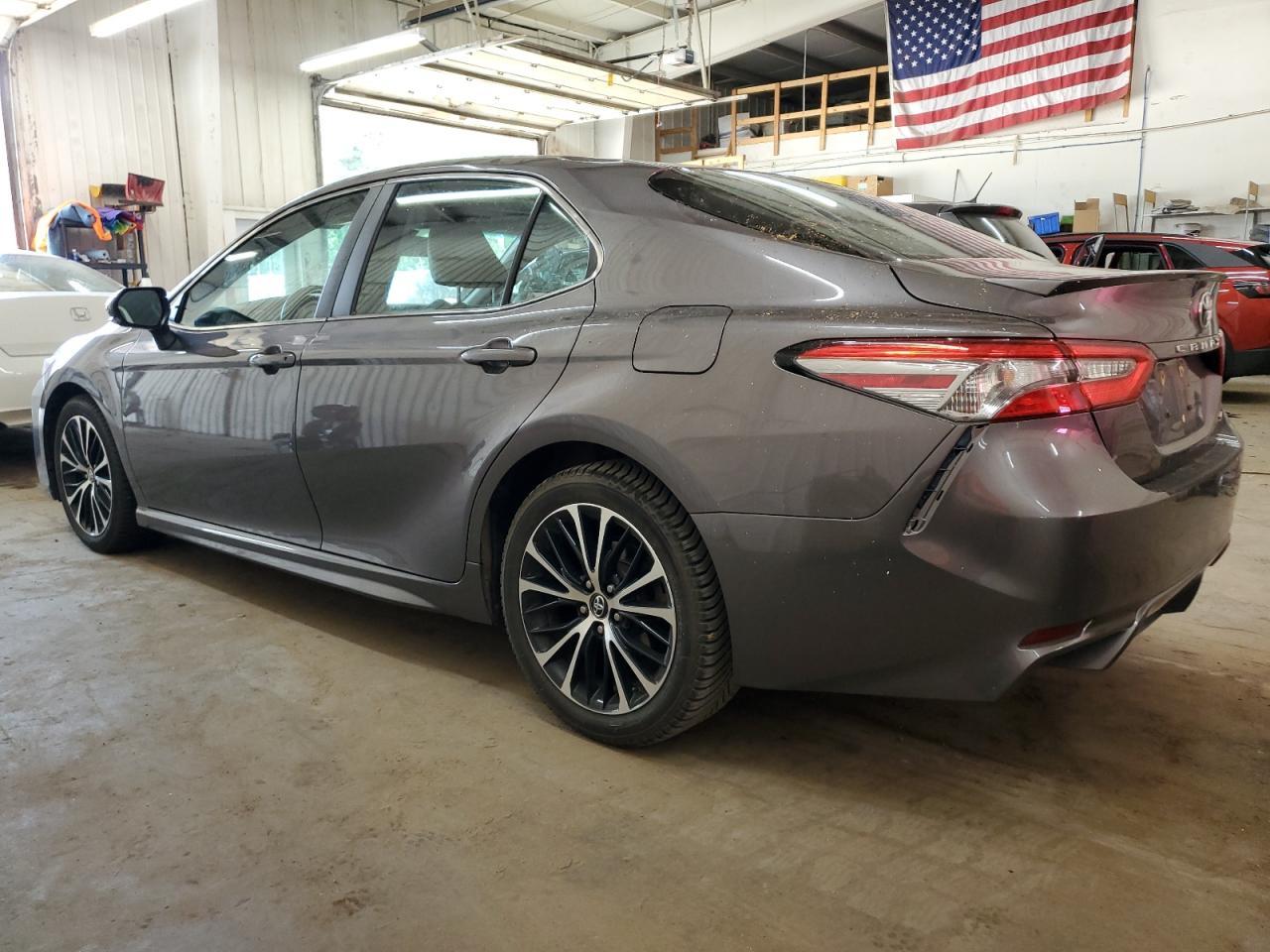 2018 Toyota Camry L - Фото 2