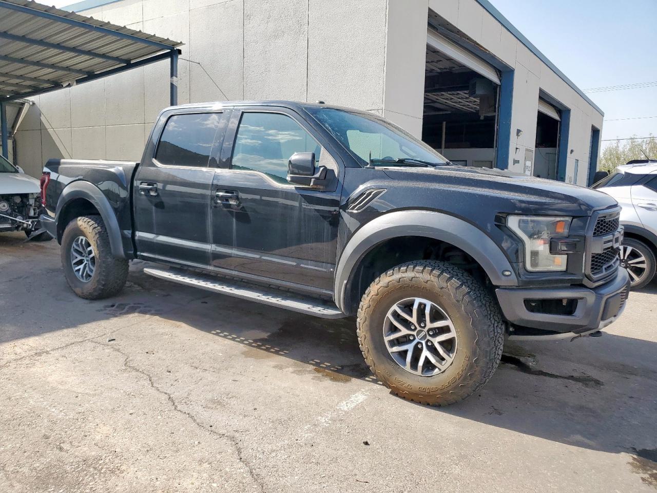 2017 Ford F150 Raptor - Фото 4