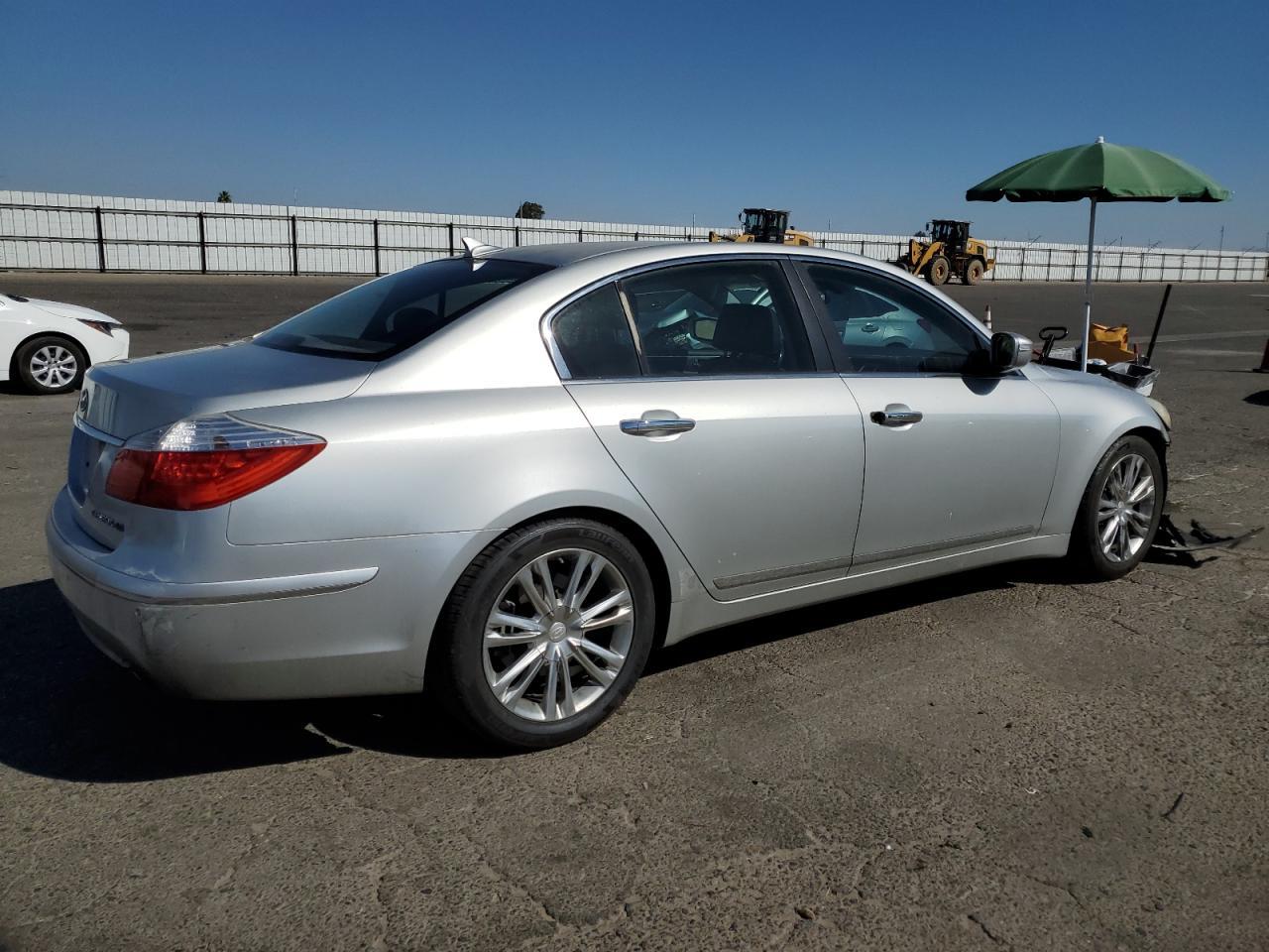 2011 Hyundai Genesis 4.6L - Image 3