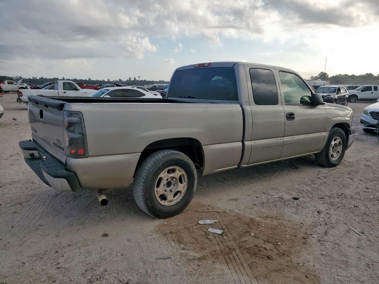 2003 Chevrolet Silverado C1500 - Фото 3