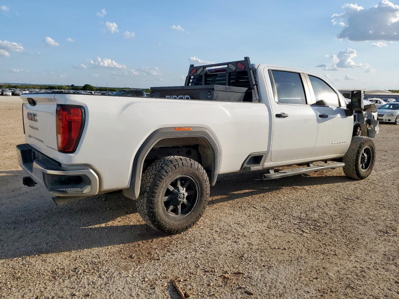2023 GMC Sierra C2500 Heavy Duty - Фото 3