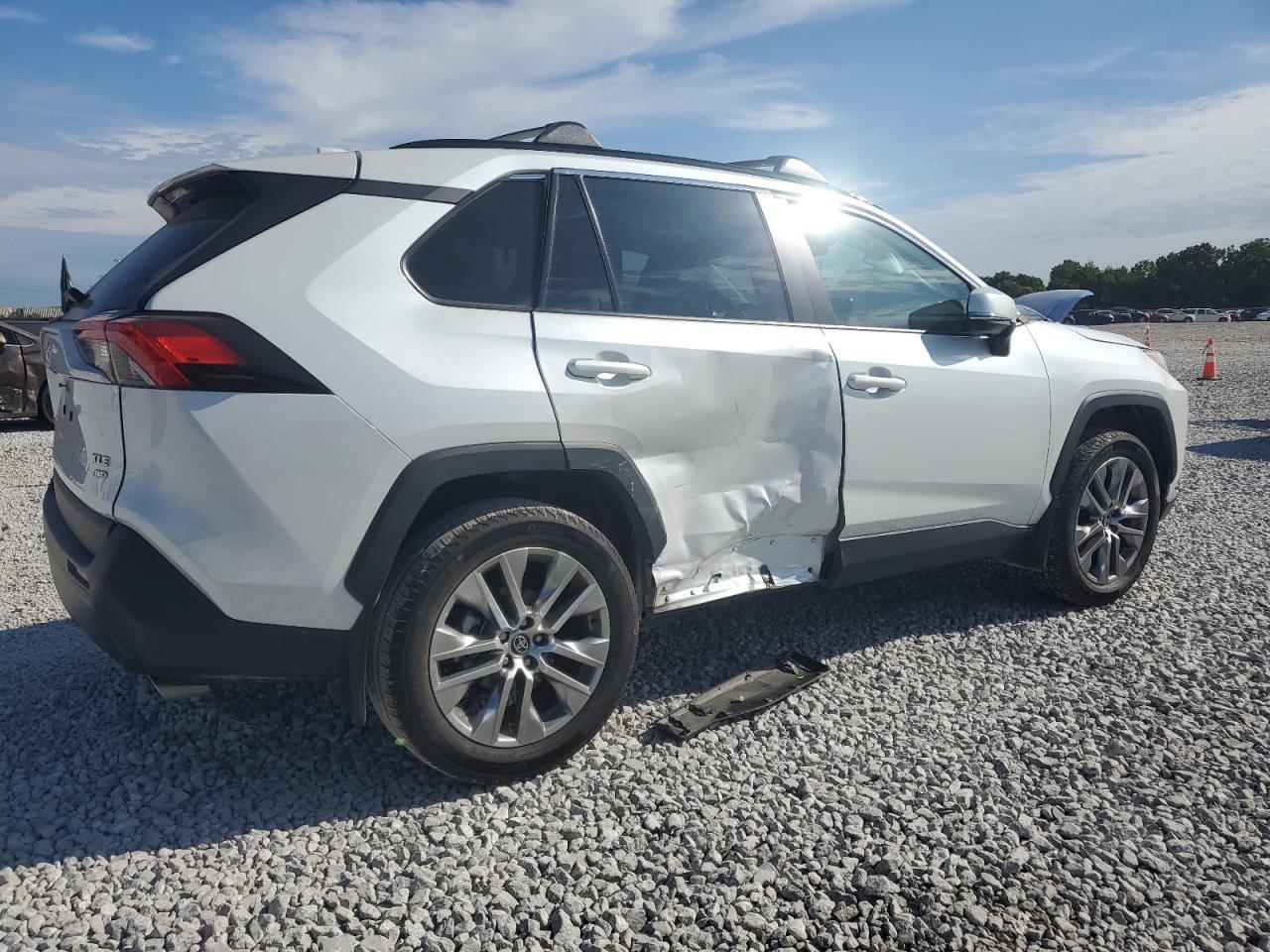 2023 Toyota Rav4 Xle Premium - Image 3