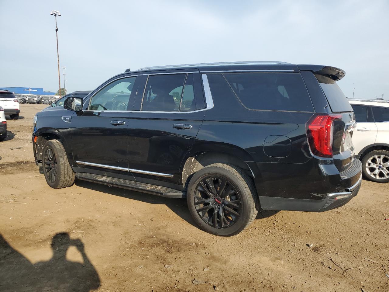 2021 GMC Yukon Slt - Фото 2