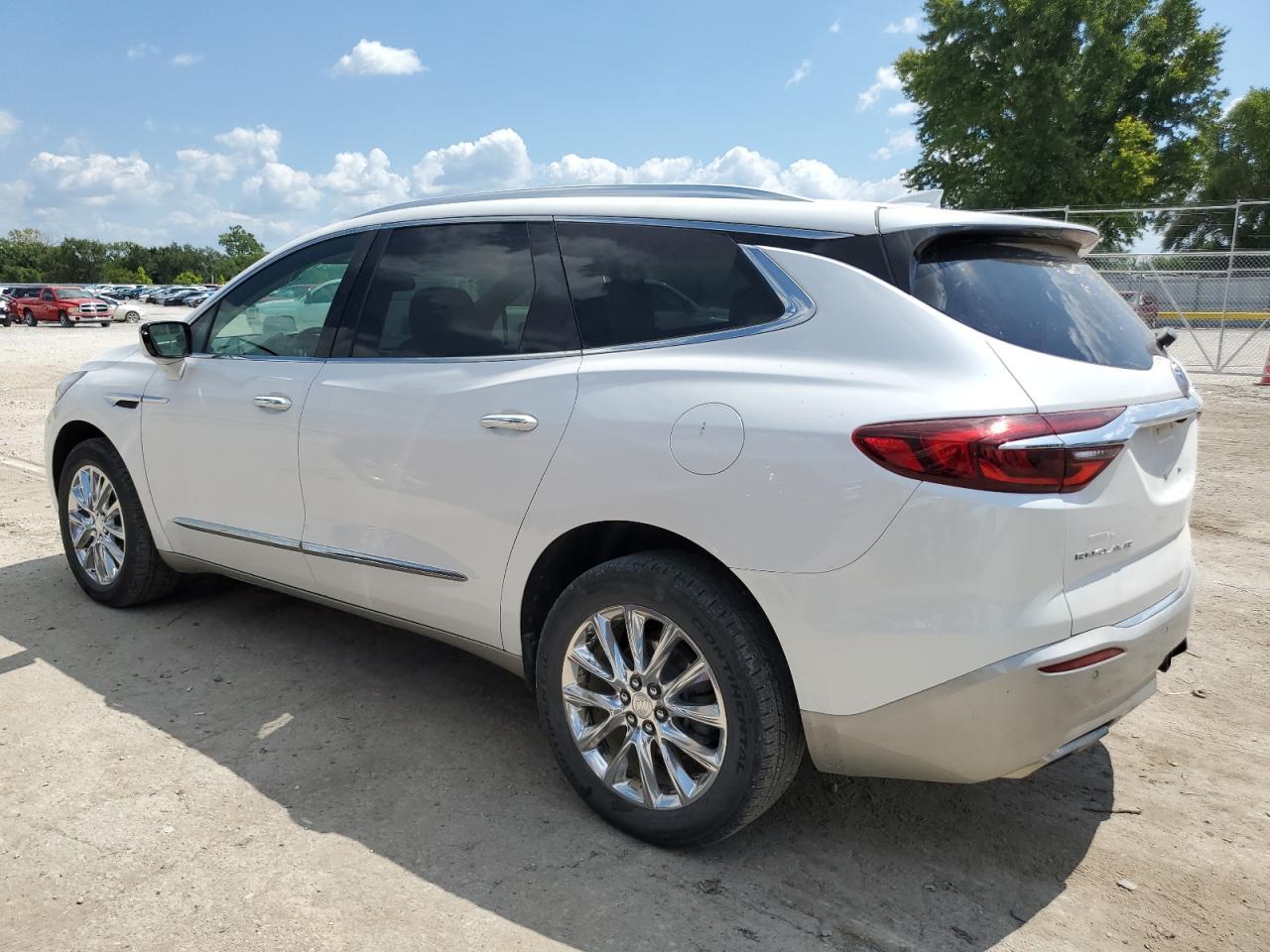 2021 Buick Enclave Essence - Image 2