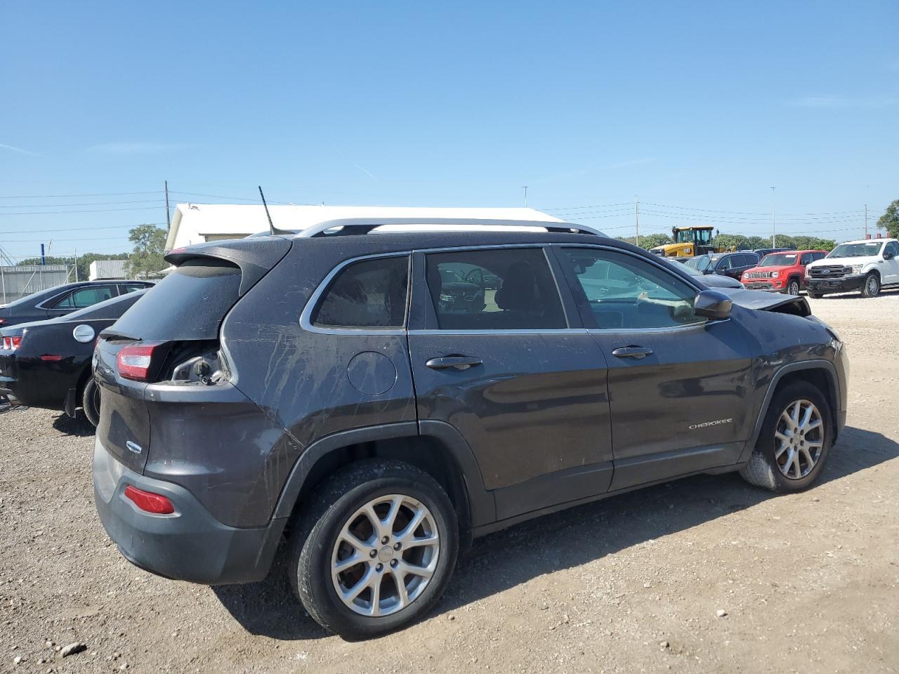 2017 Jeep Cherokee Latitude - Image 3