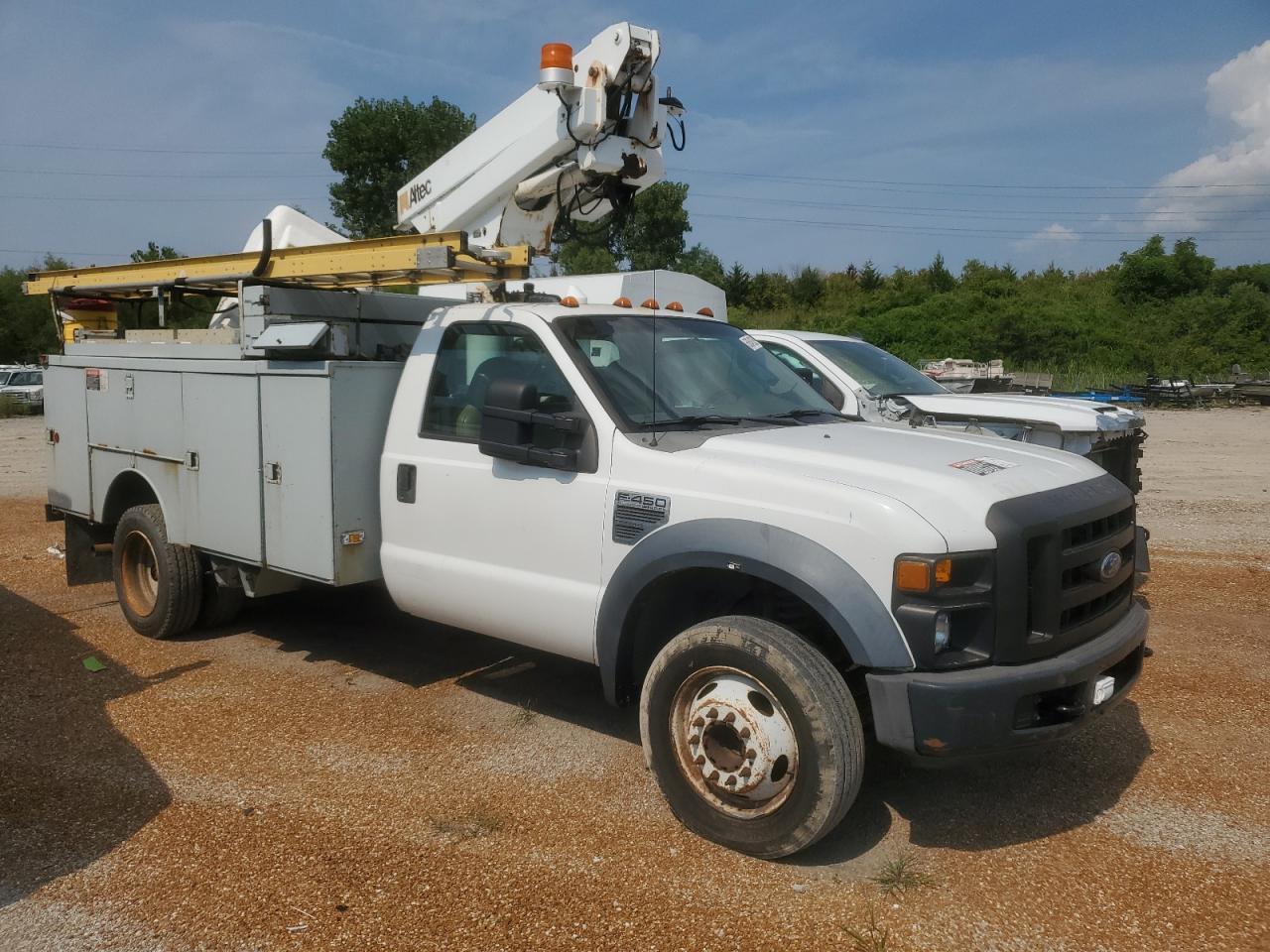 2008 Ford F450 Super Duty - Image 4