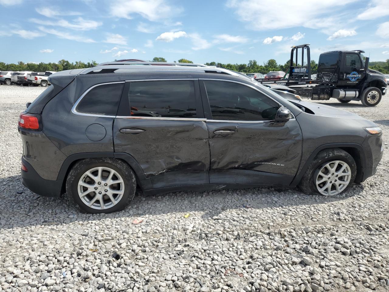 2016 Jeep Cherokee Latitude - Image 3