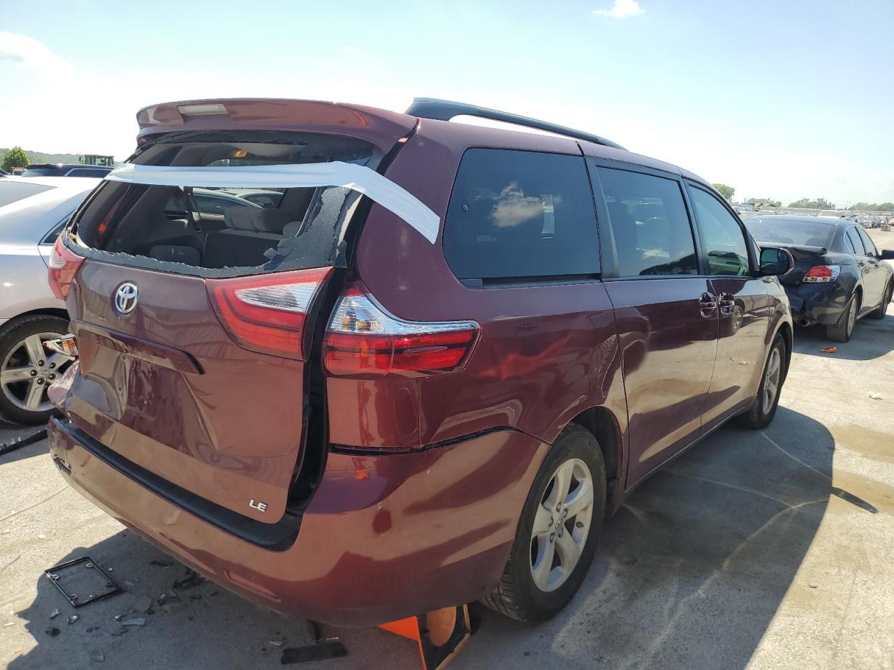 2017 Toyota Sienna Le - Фото 3