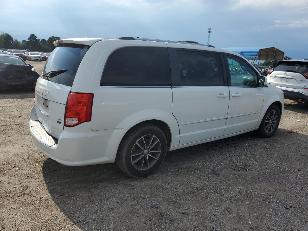 2017 Dodge Grand Caravan Sxt - Image 3