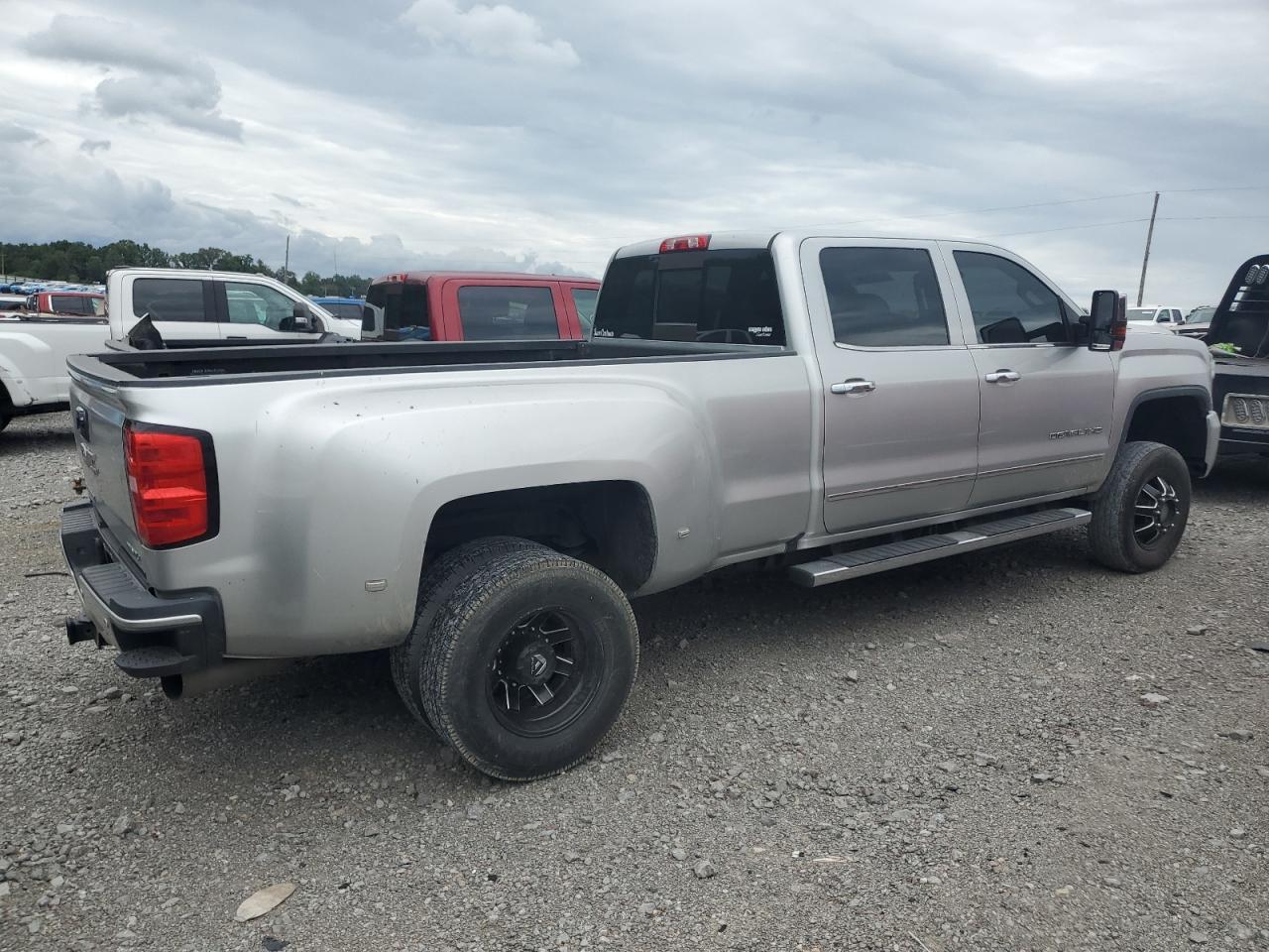 2017 GMC Sierra K3500 Denali - Фото 3