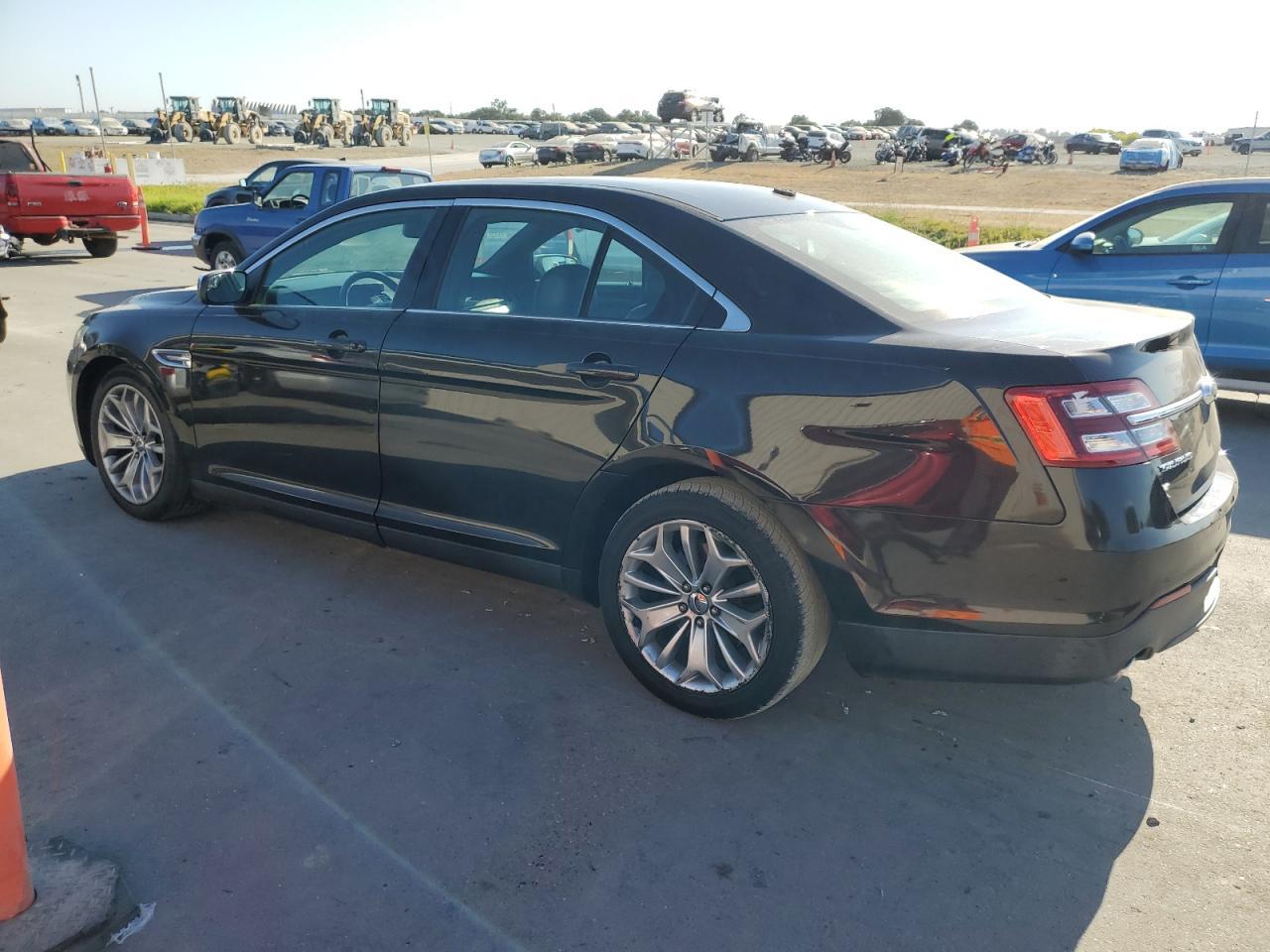 2014 Ford Taurus Limited - Фото 2
