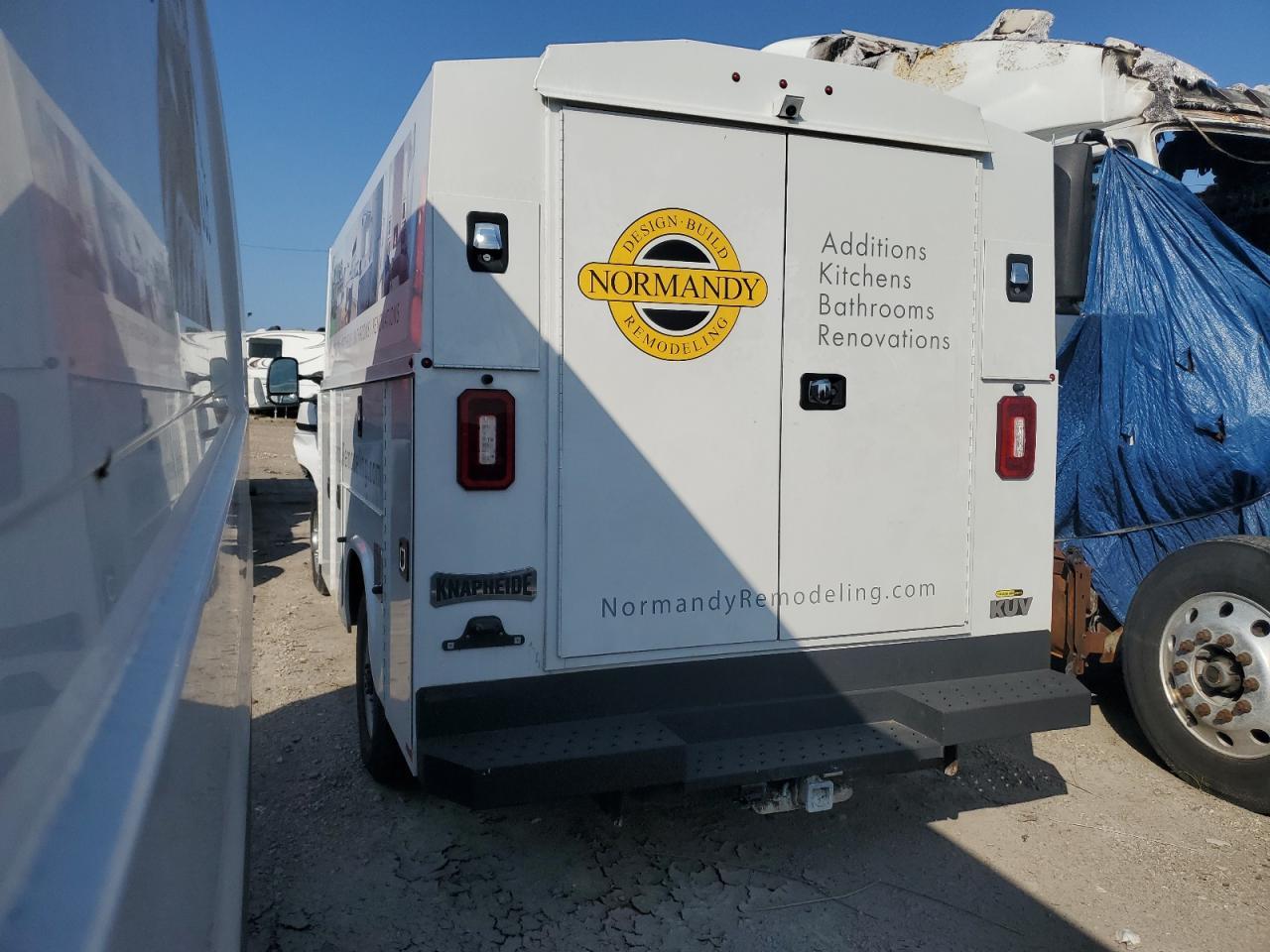 2023 Ford Econoline E350 Super Duty Cutaway Van - Фото 2