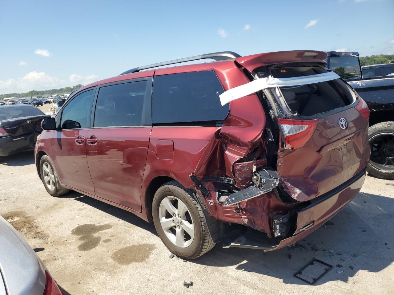 2017 Toyota Sienna Le - Фото 2