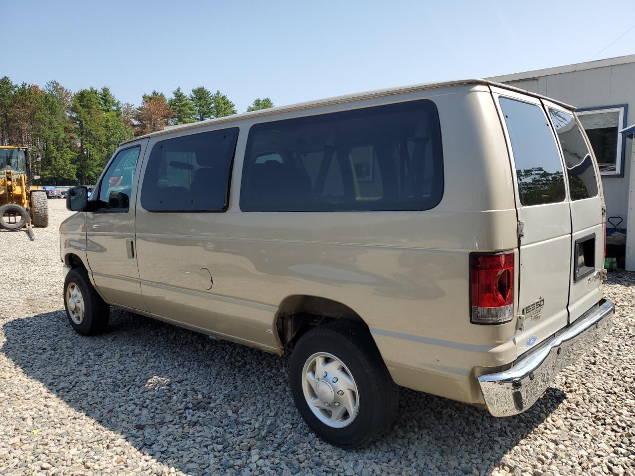 2011 Ford Econoline E350 Super Duty Wagon - Image 2