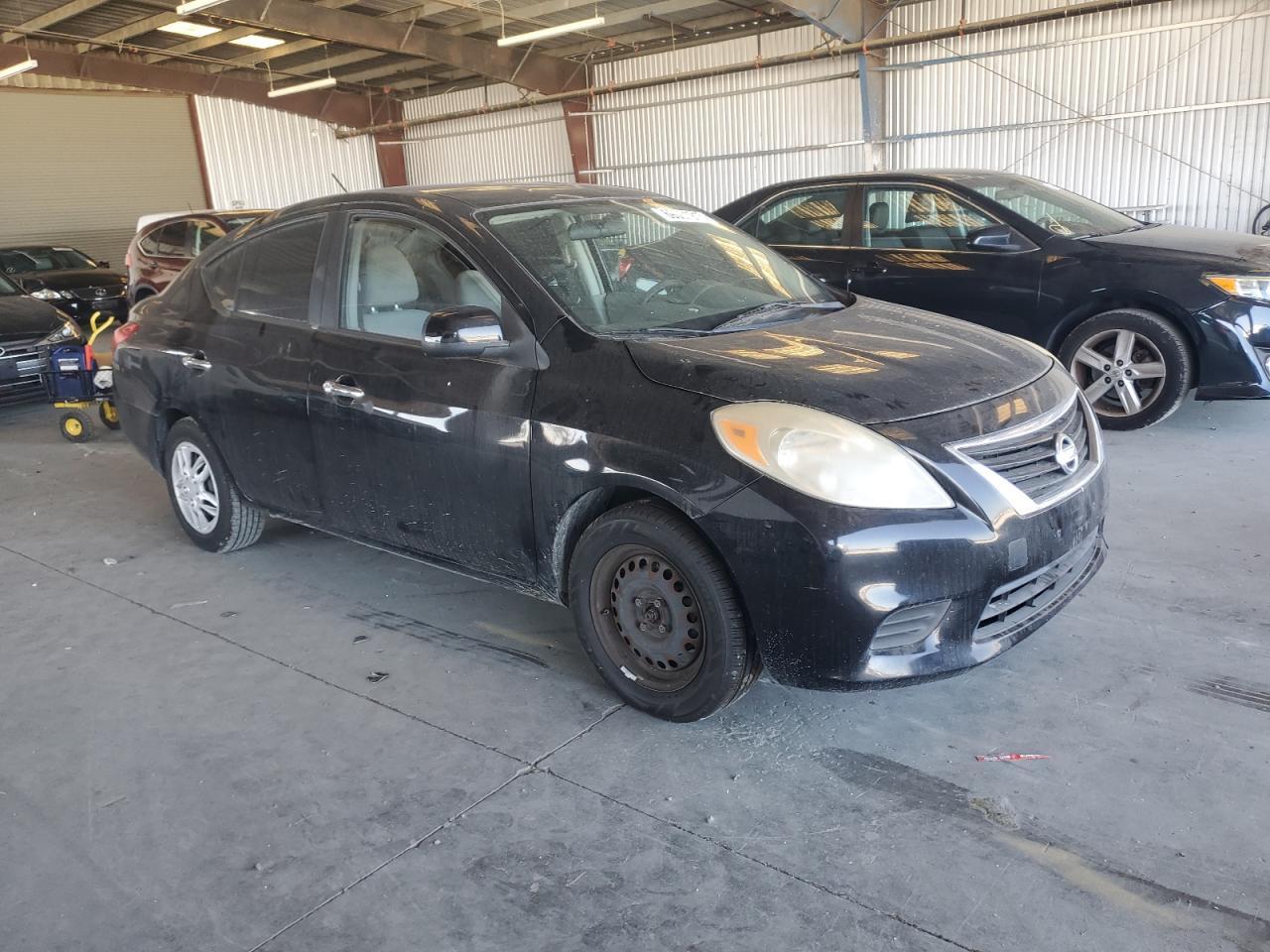 2012 Nissan Versa S - Фото 4