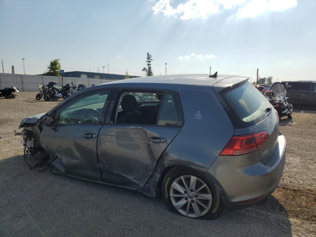 2017 Volkswagen Golf S - Image 2