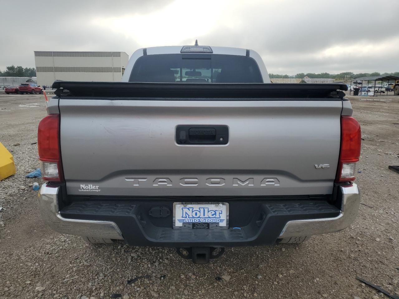 2017 Toyota Tacoma Double Cab - Image 6