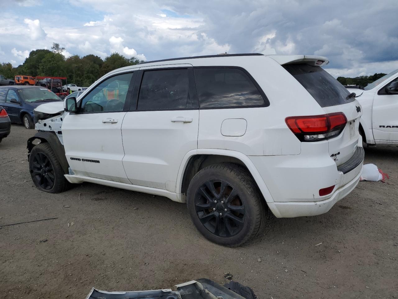 2017 Jeep Grand Cherokee Laredo - Фото 2