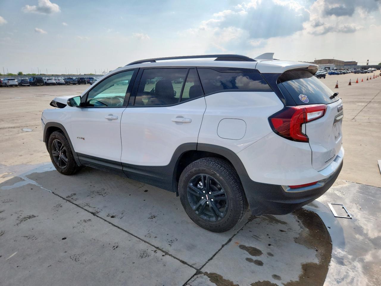2023 GMC Terrain At4 - Фото 2