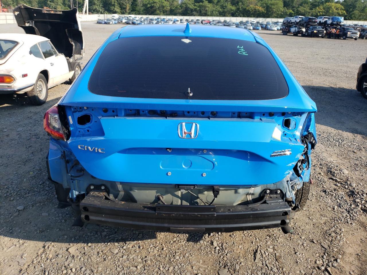 2023 Honda Civic Sport Touring - Image 6