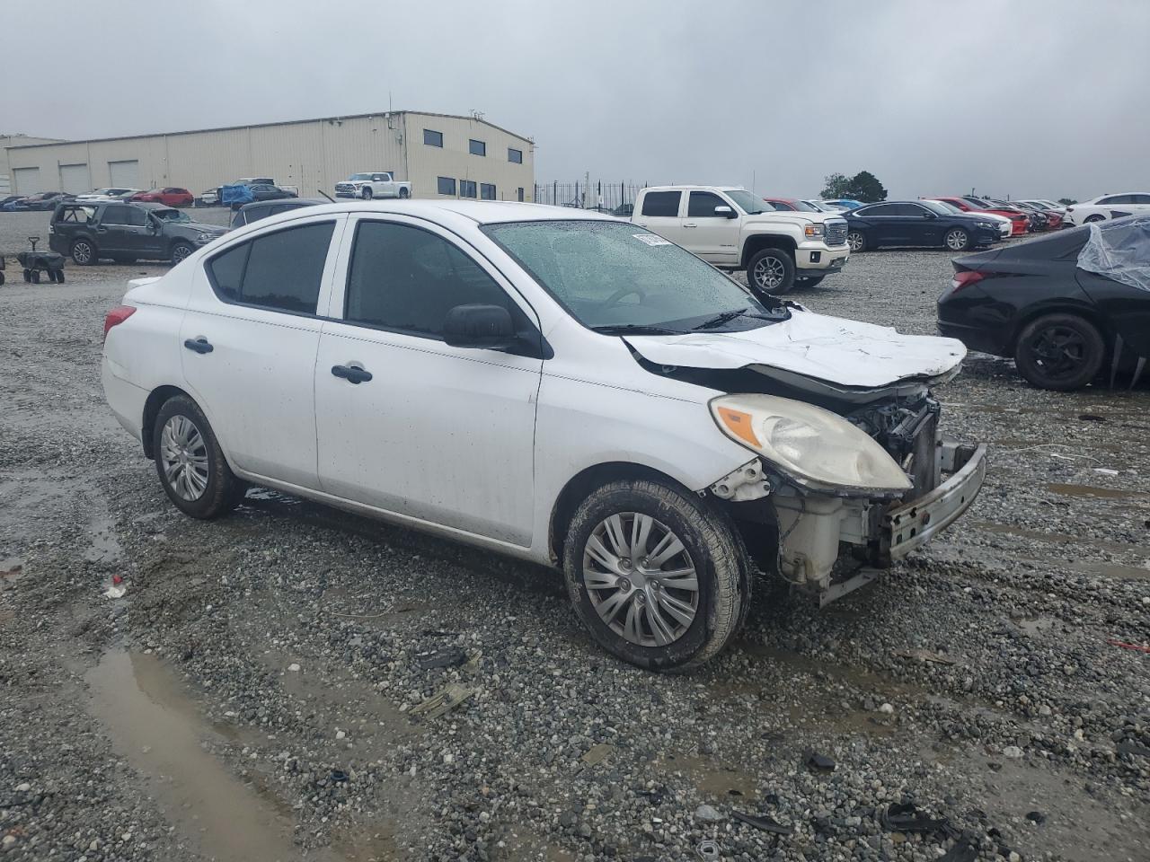 2014 Nissan Versa S - Фото 4