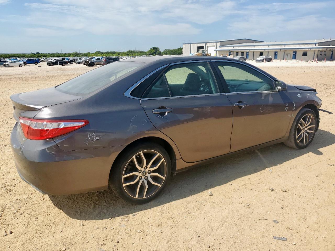 2015 Toyota Camry Le - Image 3