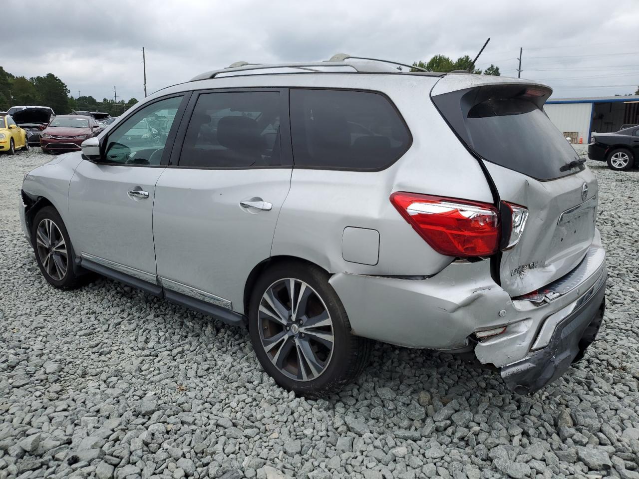 2017 Nissan Pathfinder S - Фото 2