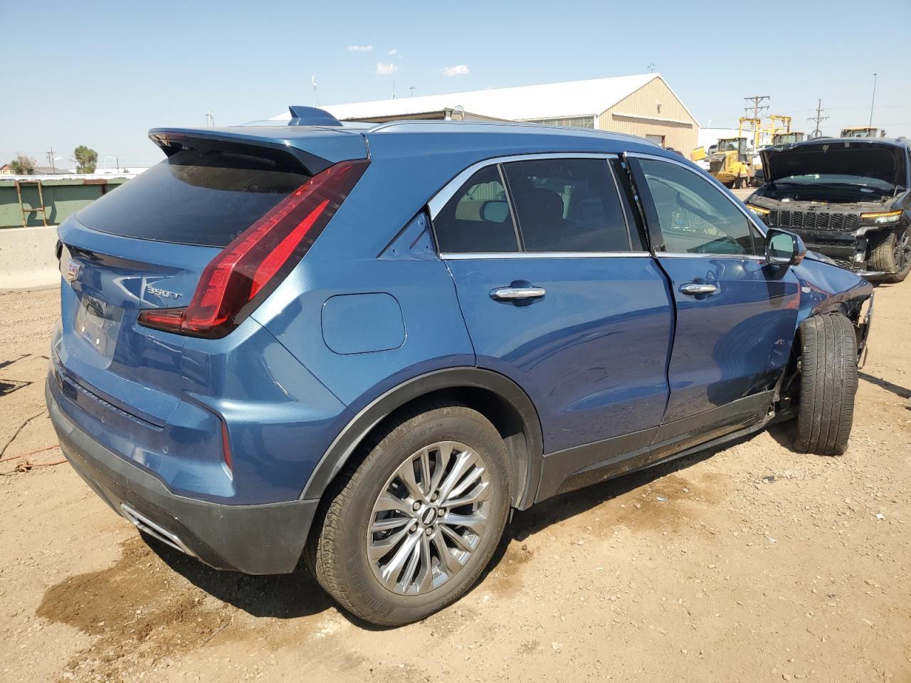 2024 Cadillac Xt4 Premium Luxury - Image 3