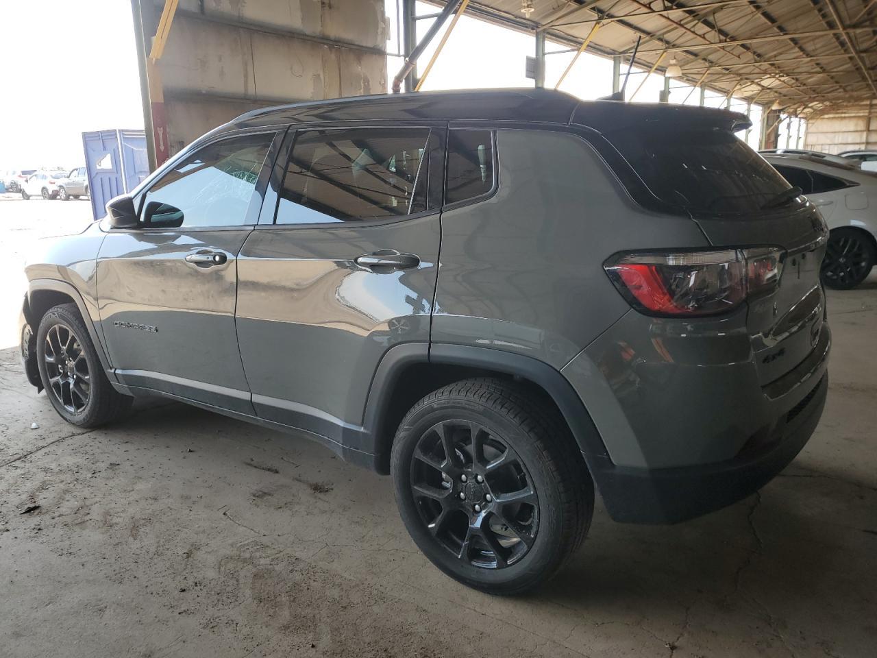 2023 Jeep Compass Latitude - Фото 2